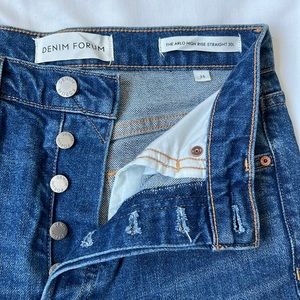 NEVER WORN Aritzia Arlo High Rise Straight 30L in size 25